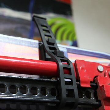 Kauçuk Kürek Balta Taşıyıcı Kelepçe